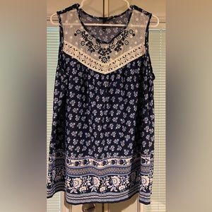 Euc new directions curvy blue & white floral top